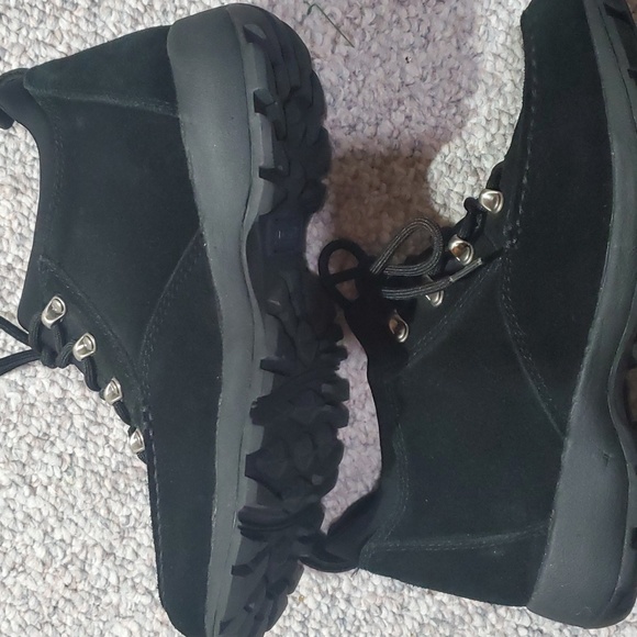 Shoes - Picture 3 of 5